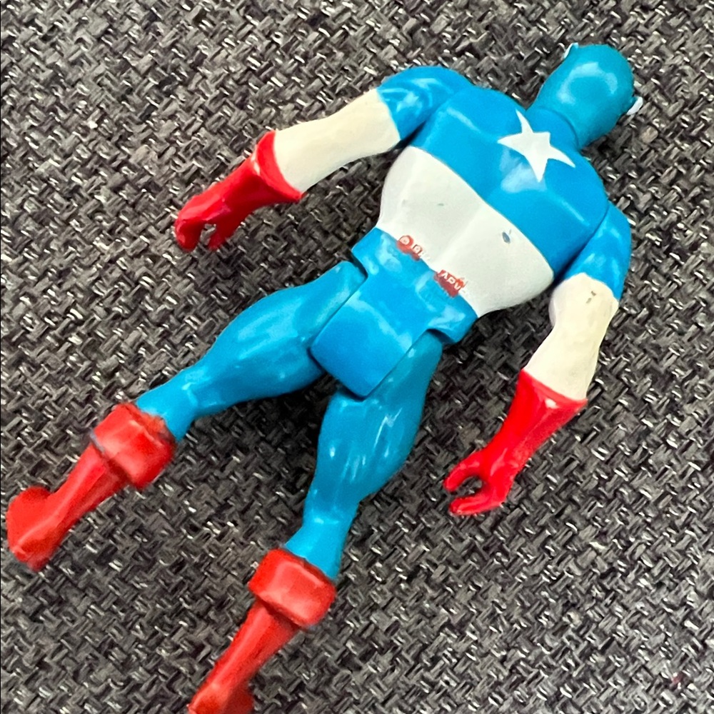 Mattel Secret Wars Captain America and Daredevil Figures - Picture 6 of 8